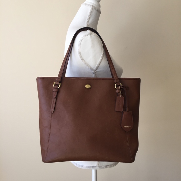 Coach Handbags - NWOT Coach Peyton Signature Tote